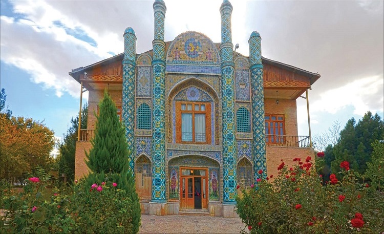 قرار شبکه اترک با مخاطبانش بر سر چهارراه خوشی