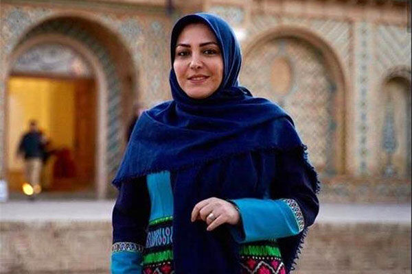 پخش برنامه صبحگاهی در شبکه خبر/ گوینده‌ای که اجرا می‌کند