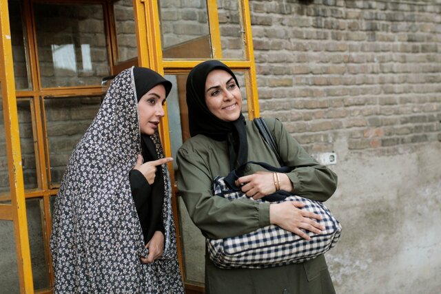 شبکه دو «دست در دست» بازیگر «بیگانه‌ ای با من است»