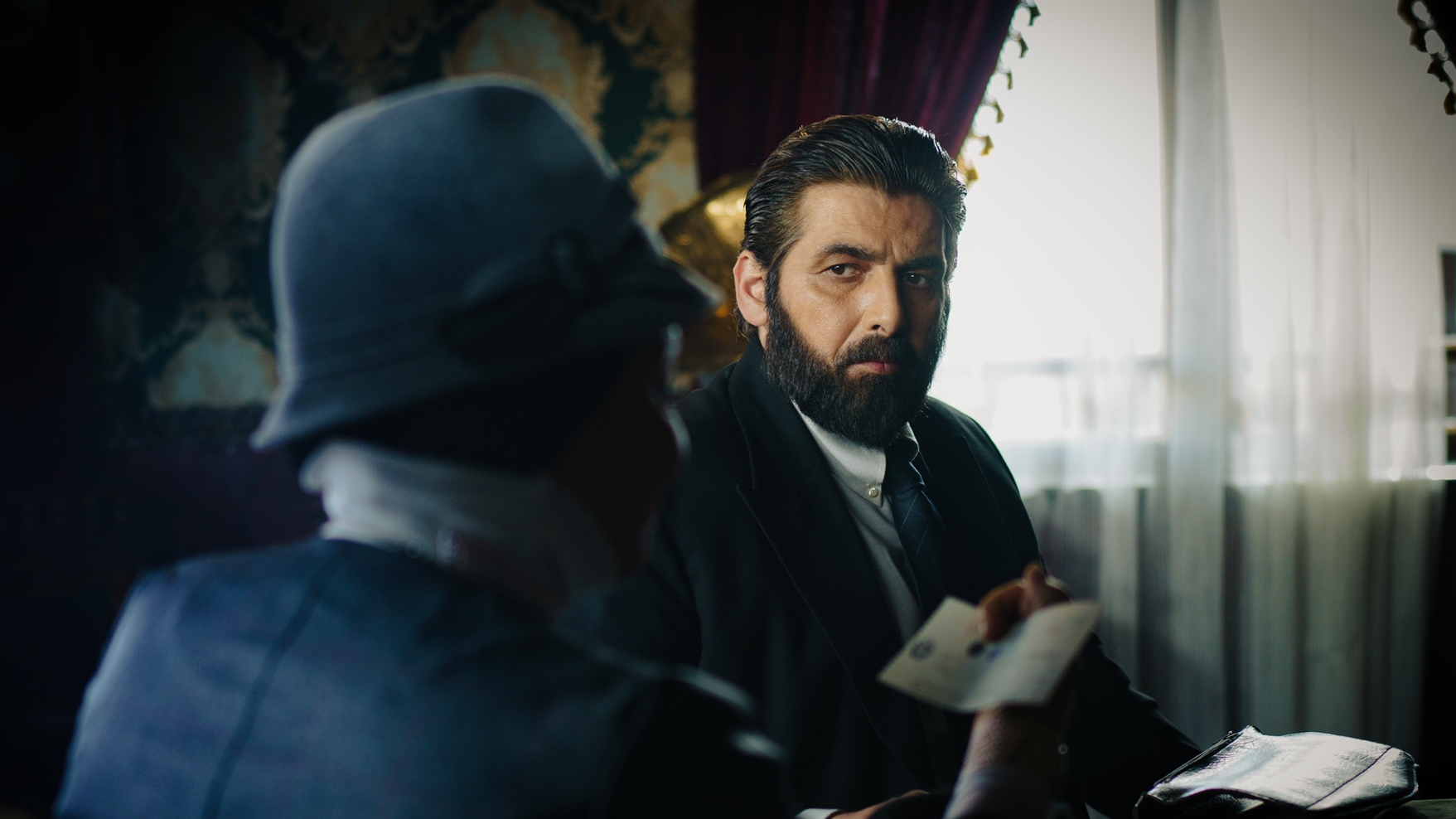 سریال «دو نیمه ماه» روایتی متفاوت از تاریخ معاصر