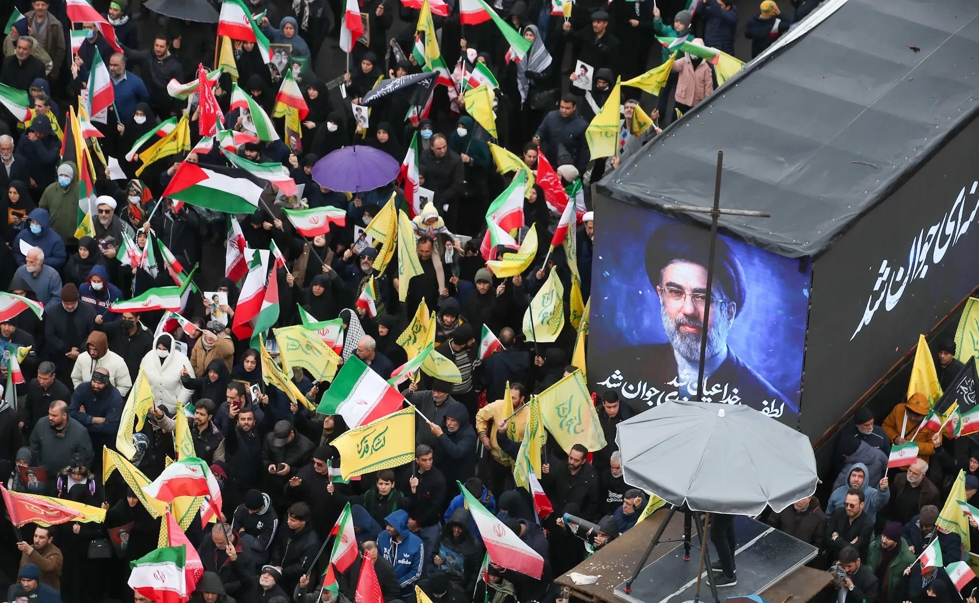 پیمان یک صدای رادیو با رهبر سوم انقلاب برای پاسداری از حقیقت